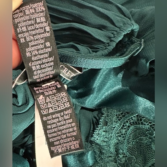 ✨NWT✨ Victoria's Secret: Chemise - Size Medium - Picture 9 of 9